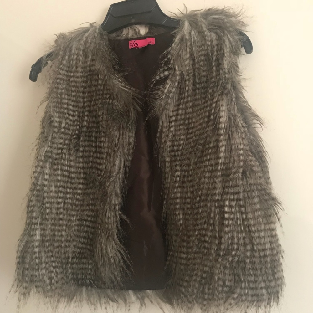 t/o Girls Gray Faux Fur Vest kids size 10/12